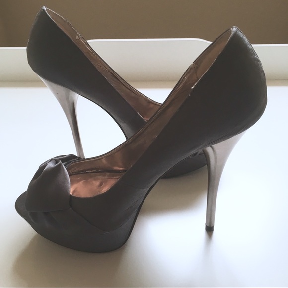 Luichiny Grey Satin Platform Pumps - Picture 5 of 7
